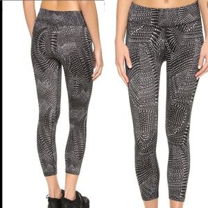 Beyond yoga luxe print Capri leggings